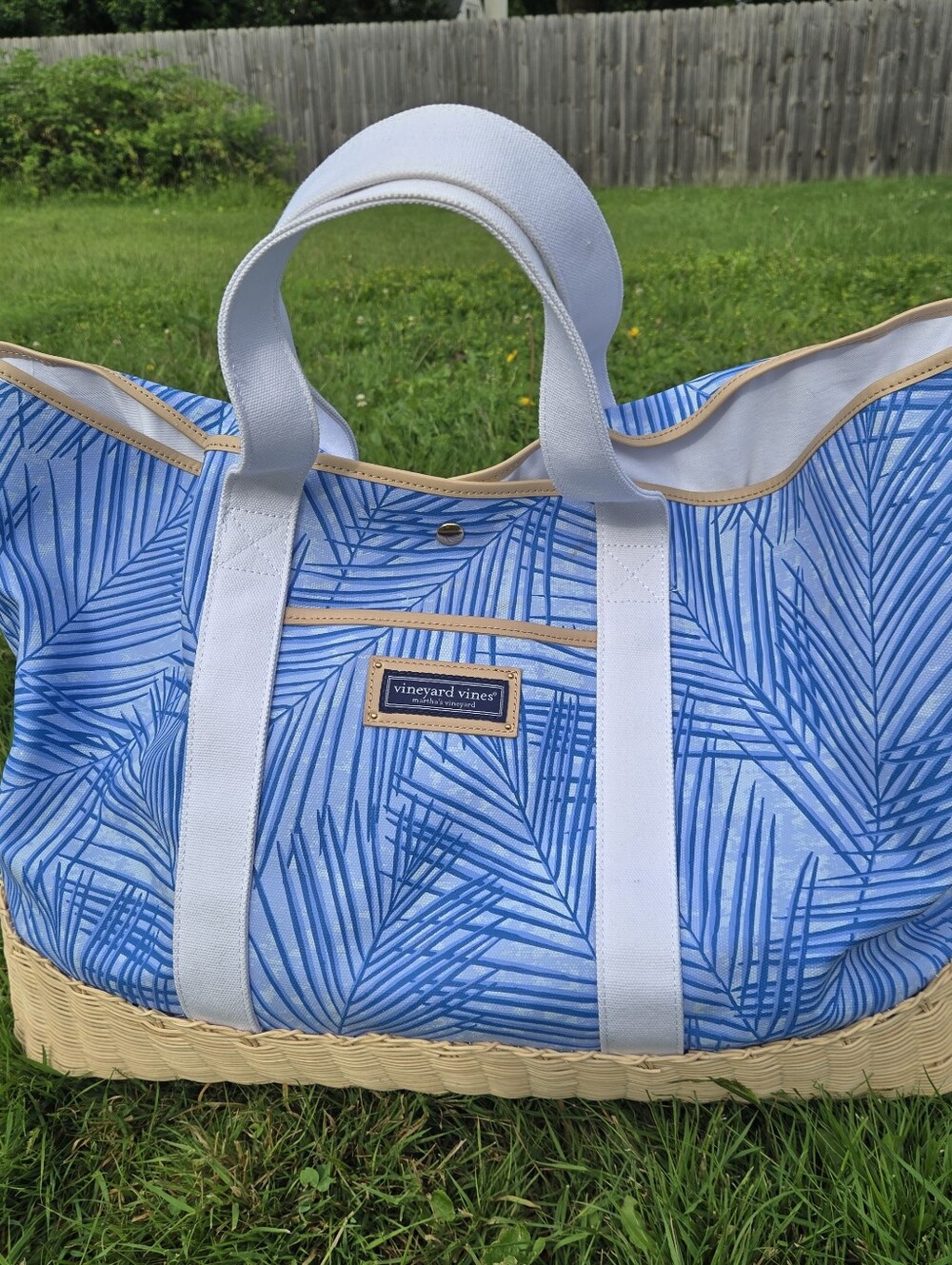 Vineyard Vines large Palm Leaf Straw Beach tote. Stains!